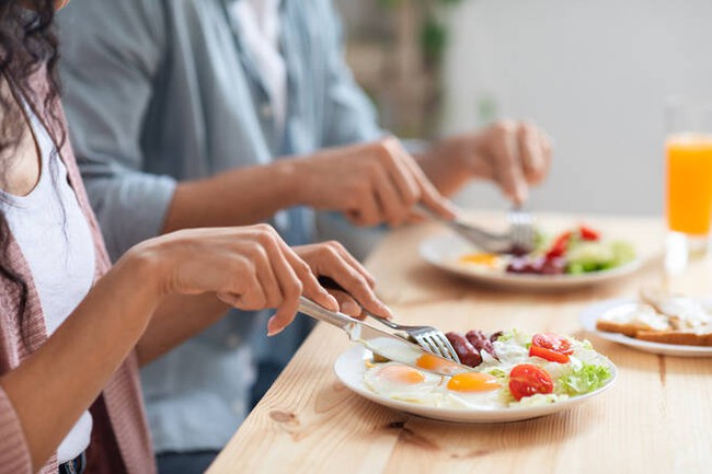 Tôi dừng ăn thứ này trong các bữa sáng và giảm cân từ cỡ XL xuống M chỉ trong 5 tháng: Cách này đơn giản đến mức ai cũng làm được - Ảnh 2. Tôi dừng ăn thứ này trong các bữa sáng và giảm cân từ cỡ XL xuống M chỉ trong 5 tháng: Cách này đơn giản đến mức ai cũng làm được - Ảnh 2.