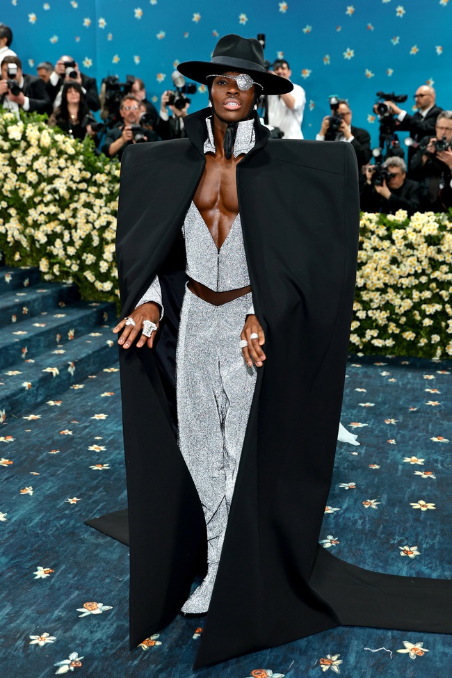 Met Gala 2025: Marc Jacobs, Tory Burch, Boss, Chopard... làm chủ cuộc chơi của "Tinh hoa sắc tộc" - Ảnh 8. Met Gala 2025: Marc Jacobs, Tory Burch, Boss, Chopard... làm chủ cuộc chơi của "Tinh hoa sắc tộc" - Ảnh 8.
