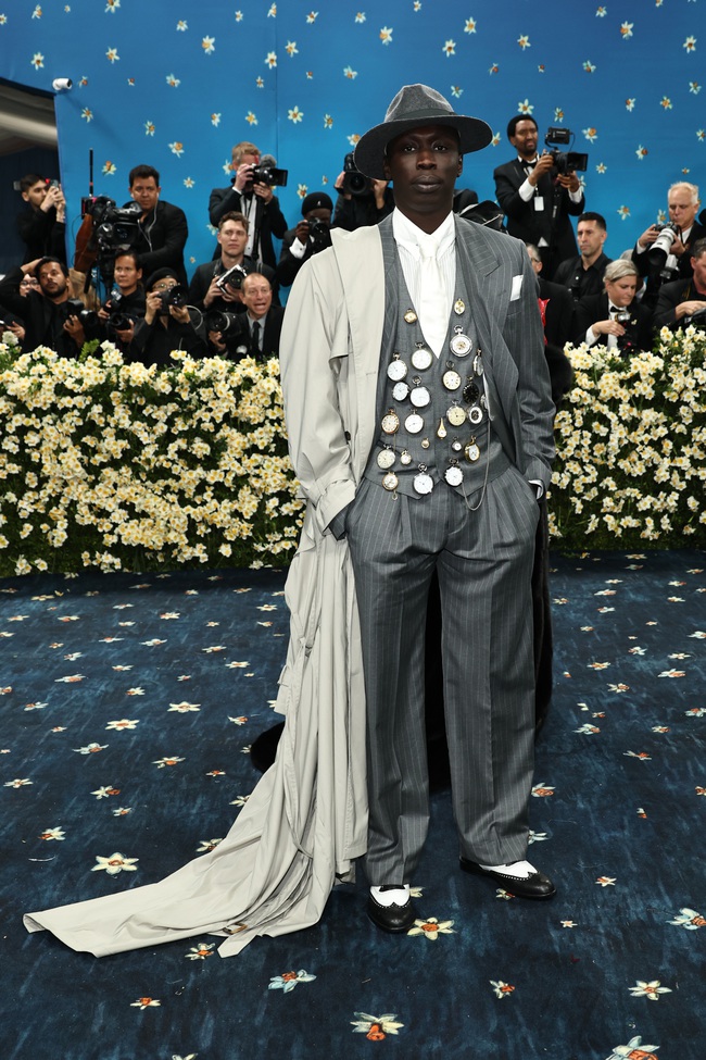 Met Gala 2025: Marc Jacobs, Tory Burch, Boss, Chopard... làm chủ cuộc chơi của "Tinh hoa sắc tộc" - Ảnh 9. Met Gala 2025: Marc Jacobs, Tory Burch, Boss, Chopard... làm chủ cuộc chơi của "Tinh hoa sắc tộc" - Ảnh 9.