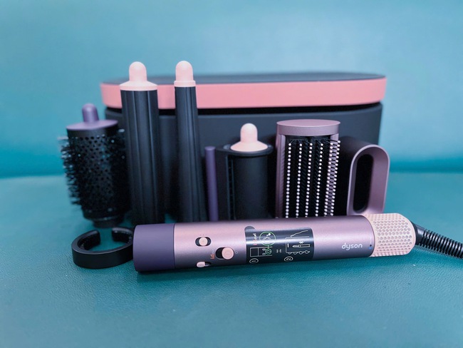 Trải nghiệm thực tế với Dyson Airwrap i.d.™ màu Jasper Plum: Đẹp, thông minh nhưng cần thời gian làm quen - Ảnh 1. Trải nghiệm thực tế với Dyson Airwrap i.d.™ màu Jasper Plum: Đẹp, thông minh nhưng cần thời gian làm quen - Ảnh 1.