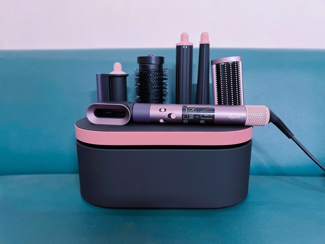 Trải nghiệm thực tế với Dyson Airwrap i.d.™ màu Jasper Plum: Đẹp, thông minh nhưng cần thời gian làm quen - Ảnh 5. Trải nghiệm thực tế với Dyson Airwrap i.d.™ màu Jasper Plum: Đẹp, thông minh nhưng cần thời gian làm quen - Ảnh 5.