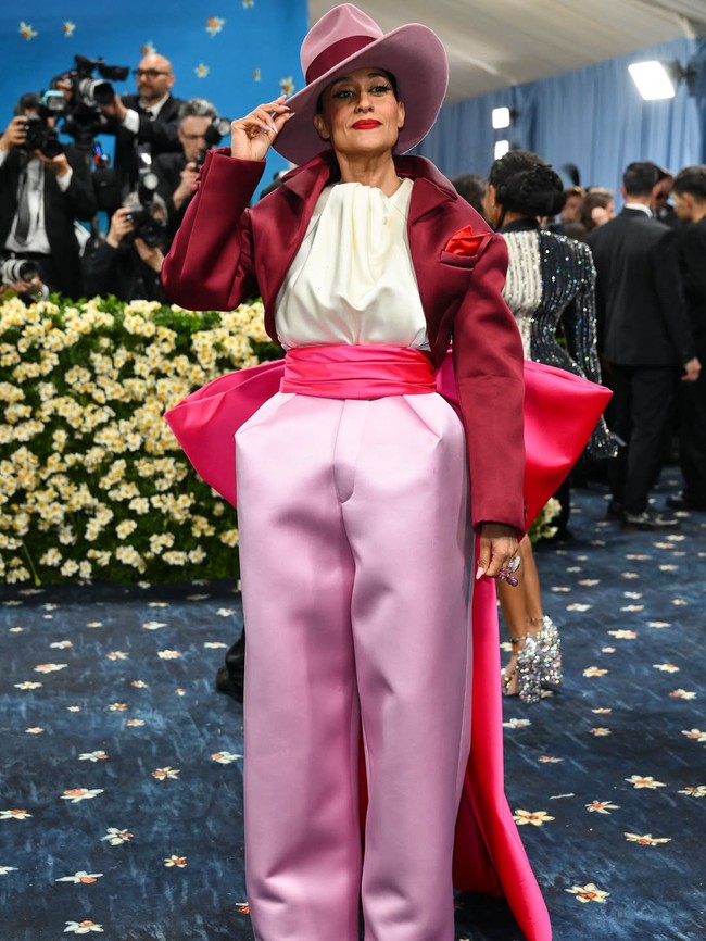 Met Gala 2025: Marc Jacobs, Tory Burch, Boss, Chopard... làm chủ cuộc chơi của "Tinh hoa sắc tộc" - Ảnh 4. Met Gala 2025: Marc Jacobs, Tory Burch, Boss, Chopard... làm chủ cuộc chơi của "Tinh hoa sắc tộc" - Ảnh 4.