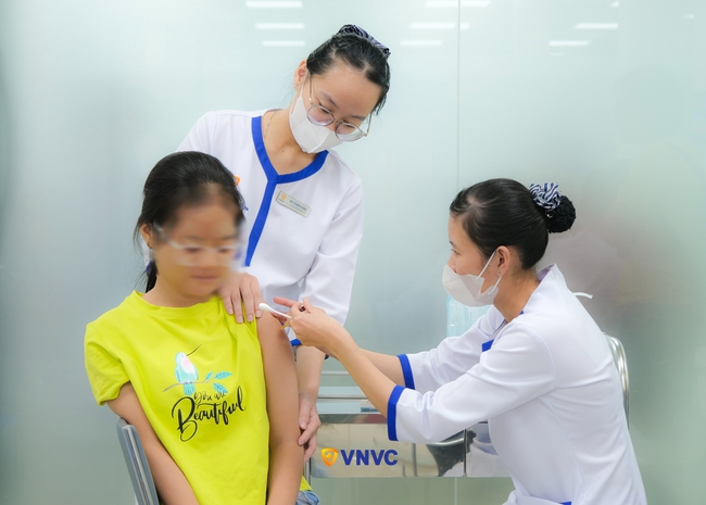 Con gái mới 9 tuổi, chưa dậy thì nhưng tại sao bác sĩ vẫn khuyên tiêm HPV ngay: Đây là điều WHO đã xác nhận - Ảnh 4. Con gái mới 9 tuổi, chưa dậy thì nhưng tại sao bác sĩ vẫn khuyên tiêm HPV ngay: Đây là điều WHO đã xác nhận - Ảnh 4.