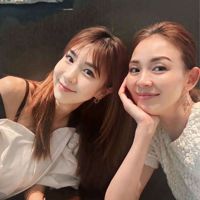 Giữ một tư thế trong 2 phút, chị em càng tập càng trẻ lâu: Vừa siết mỡ, vừa giúp mặt nhỏ gọn, da mịn màng - Ảnh 4.
