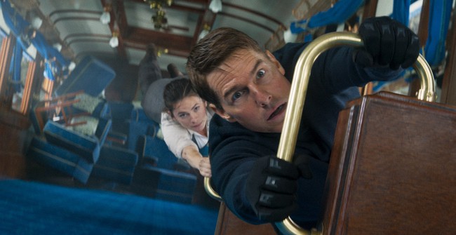 Tom Cruise trẻ trung suốt 3 thập kỷ đóng "Nhiệm vụ bất khả khi": "Đảo ngược" thời gian nhờ thẩm mỹ hay kỳ tích tự nhiên? - Ảnh 4. Tom Cruise trẻ trung suốt 3 thập kỷ đóng "Nhiệm vụ bất khả khi": "Đảo ngược" thời gian nhờ thẩm mỹ hay kỳ tích tự nhiên? - Ảnh 4.