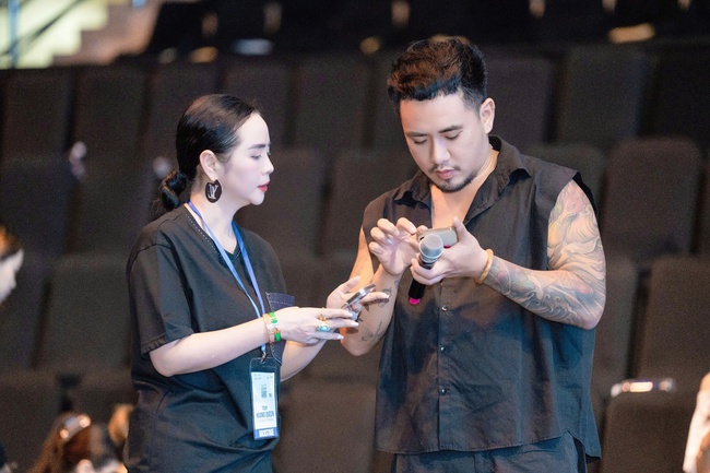 Người đứng sau những bước catwalk "triệu view" trong show diễn của NTK Thanh Hương Bùi - Ảnh 3. Người đứng sau những bước catwalk "triệu view" trong show diễn của NTK Thanh Hương Bùi - Ảnh 3.