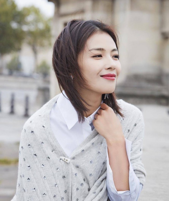 Phụ nữ tuổi 40 - 50 nên tránh để tóc dài! Thử ngay 3 kiểu tóc này để trẻ trung và thanh lịch hơn - Ảnh 2. Phụ nữ tuổi 40 - 50 nên tránh để tóc dài! Thử ngay 3 kiểu tóc này để trẻ trung và thanh lịch hơn - Ảnh 2.