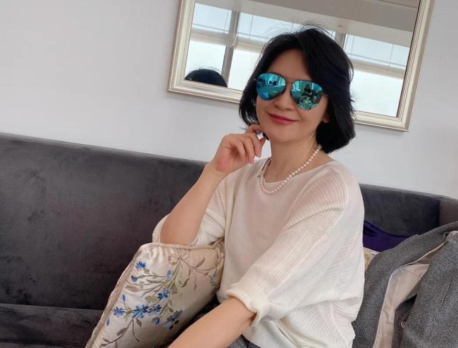Phụ nữ tuổi 40 - 50 nên tránh để tóc dài! Thử ngay 3 kiểu tóc này để trẻ trung và thanh lịch hơn - Ảnh 1. Phụ nữ tuổi 40 - 50 nên tránh để tóc dài! Thử ngay 3 kiểu tóc này để trẻ trung và thanh lịch hơn - Ảnh 1.