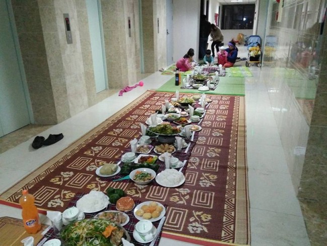Ám ảnh mang tên liên hoan chung cư: Mất cả triệu bạc chỉ để cười trừ nhìn người khác ăn đặc sản ‘ối giời ơi’" - Ảnh 1. Ám ảnh mang tên liên hoan chung cư: Mất cả triệu bạc chỉ để cười trừ nhìn người khác ăn đặc sản ‘ối giời ơi’" - Ảnh 1.