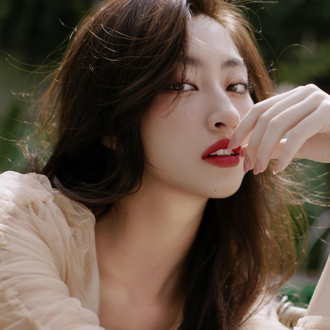 Đố bạn nhận ra nàng Hậu trong bức ảnh này là ai: Trưởng thành đã xinh đẹp hơn người còn học cực đỉnh đấy nhé! - Ảnh 3. Đố bạn nhận ra nàng Hậu trong bức ảnh này là ai: Trưởng thành đã xinh đẹp hơn người còn học cực đỉnh đấy nhé! - Ảnh 3.
