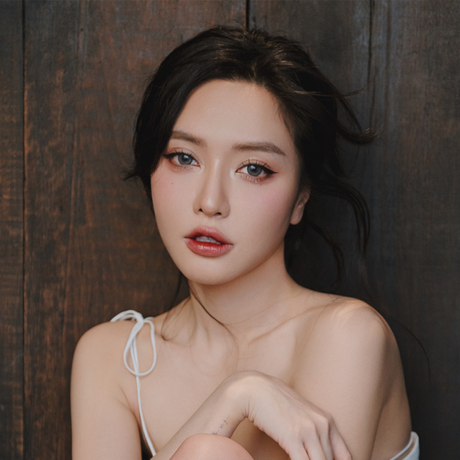 "Em xinh" Bích Phương trẻ đẹp nuột nà không tỳ vết, làn da căng mọng collagen khó tin hậu giảm cân nhờ kết thân 3 kiểu ăn uống - Ảnh 4. "Em xinh" Bích Phương trẻ đẹp nuột nà không tỳ vết, làn da căng mọng collagen khó tin hậu giảm cân nhờ kết thân 3 kiểu ăn uống - Ảnh 4.