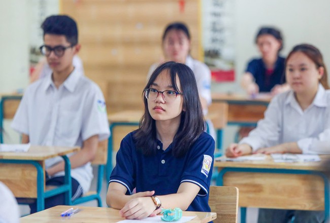 Đây là 2 kỳ thi căng thẳng bậc nhất ở Hà Nội và TP.HCM: Một bên là cuộc đua đại trà, một bên tuyển chọn tinh anh, tỷ lệ chọi cao ngất! - Ảnh 1.
