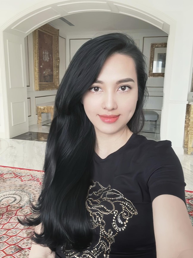 Cách siêu mẫu Việt ứng xử khi con bị "gạch tên" khỏi đội tuyển bơi của trường quá hay: Sau này con sẽ kiên cường, vững chãi lắm! - Ảnh 1. Cách siêu mẫu Việt ứng xử khi con bị "gạch tên" khỏi đội tuyển bơi của trường quá hay: Sau này con sẽ kiên cường, vững chãi lắm! - Ảnh 1.