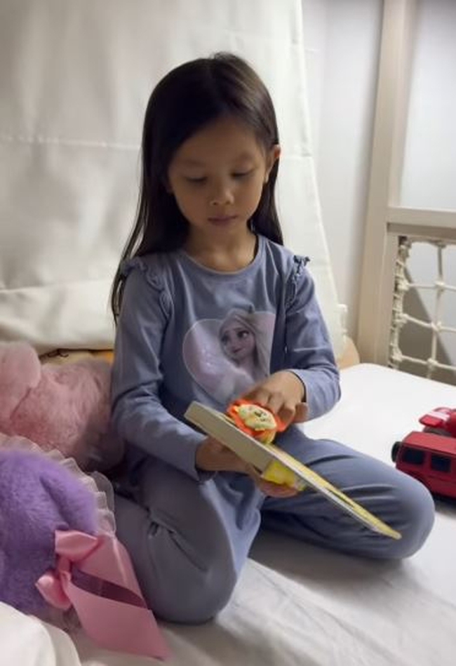 Nhiều người phát hiện "bảo bối" dạy con cực hay của Hồ Ngọc Hà: Không chỉ Lisa - Leon mà nhiều nhóc tỳ cũng mê tít thứ này! - Ảnh 1. Nhiều người phát hiện "bảo bối" dạy con cực hay của Hồ Ngọc Hà: Không chỉ Lisa - Leon mà nhiều nhóc tỳ cũng mê tít thứ này! - Ảnh 1.
