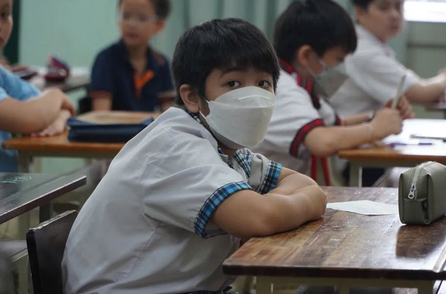 Đây là 2 kỳ thi căng thẳng bậc nhất ở Hà Nội và TP.HCM: Một bên là cuộc đua đại trà, một bên tuyển chọn tinh anh, tỷ lệ chọi cao ngất! - Ảnh 2.