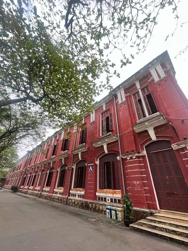 "Soi" trường học của 2 thủ khoa có điểm cao nhất, nhì lịch sử kỳ thi ĐGNL TP.HCM, phát hiện 1 chi tiết cực bất ngờ: Quá nể! - Ảnh 8. "Soi" trường học của 2 thủ khoa có điểm cao nhất, nhì lịch sử kỳ thi ĐGNL TP.HCM, phát hiện 1 chi tiết cực bất ngờ: Quá nể! - Ảnh 8.