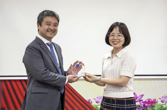 Diana Unicharm tặng khăn lau xua muỗi Bobby Antimos chung tay phòng sốt xuất huyết - Ảnh 2. Diana Unicharm tặng khăn lau xua muỗi Bobby Antimos chung tay phòng sốt xuất huyết - Ảnh 2.