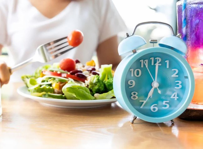 Phương pháp ăn kiểu mới đang nổi lên như một lựa chọn tối ưu giúp phụ nữ trên 45 tuổi giảm cân: Hiệu quả hơn cả nhịn ăn 16/8 - Ảnh 2. Phương pháp ăn kiểu mới đang nổi lên như một lựa chọn tối ưu giúp phụ nữ trên 45 tuổi giảm cân: Hiệu quả hơn cả nhịn ăn 16/8 - Ảnh 2.
