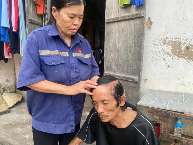 Lâm cảnh khốn cùng vì chồng bị tai nạn, con trai trầm cảm, người phụ nữ cầu xin sự giúp đỡ - Ảnh 1. Lâm cảnh khốn cùng vì chồng bị tai nạn, con trai trầm cảm, người phụ nữ cầu xin sự giúp đỡ - Ảnh 1.