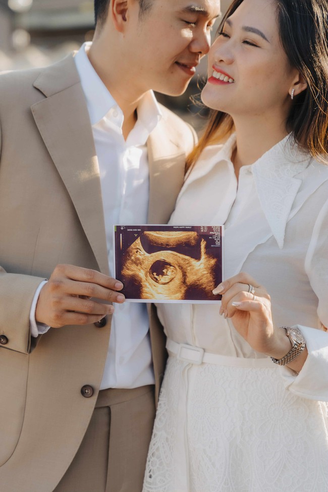 Gặp mặt gia đình cặp đôi bác sĩ đáng yêu trên MXH : "Tuổi thơ của các con ngắn lắm, sợ sau lớn hơn rồi lại không thích đi chơi với bố mẹ nữa" - Ảnh 1. Gặp mặt gia đình cặp đôi bác sĩ đáng yêu trên MXH : "Tuổi thơ của các con ngắn lắm, sợ sau lớn hơn rồi lại không thích đi chơi với bố mẹ nữa" - Ảnh 1.
