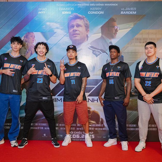 D&agrave;n hoa hậu đổ bộ thảm đỏ ra mắt Phim Điện Ảnh F1&reg;: Brad Pitt t&aacute;i xuất, m&agrave;n ảnh b&ugrave;ng nổ tốc độ - Ảnh 5.