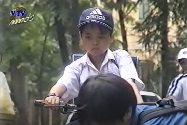 Mọi cha mẹ đều nên xem bộ phim Việt Nam năm 2000 này: Quá hay! Như 1 bài học giúp ta tỉnh ngộ trong việc dạy con! - Ảnh 4. Mọi cha mẹ đều nên xem bộ phim Việt Nam năm 2000 này: Quá hay! Như 1 bài học giúp ta tỉnh ngộ trong việc dạy con! - Ảnh 4.