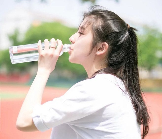 Collagen bị hút cạn, phụ nữ sẽ già rất nhanh nếu dùng 2 loại thực phẩm bổ sung này không đúng cách! - Ảnh 3. Collagen bị hút cạn, phụ nữ sẽ già rất nhanh nếu dùng 2 loại thực phẩm bổ sung này không đúng cách! - Ảnh 3.