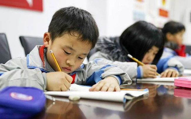 Bài văn tả chiếc tủ khiến dân tình cười té ghế, lùng ngay danh tính bác thợ mộc - Ảnh 1.