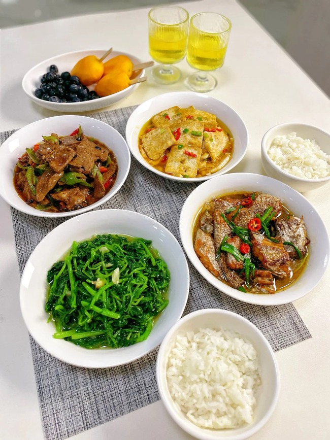 10 mâm cơm nhà thanh đạm, hấp dẫn, không lặp lại: Mỗi ngày một vị, ăn hoài không chán! - Ảnh 1. 10 mâm cơm nhà thanh đạm, hấp dẫn, không lặp lại: Mỗi ngày một vị, ăn hoài không chán! - Ảnh 1.