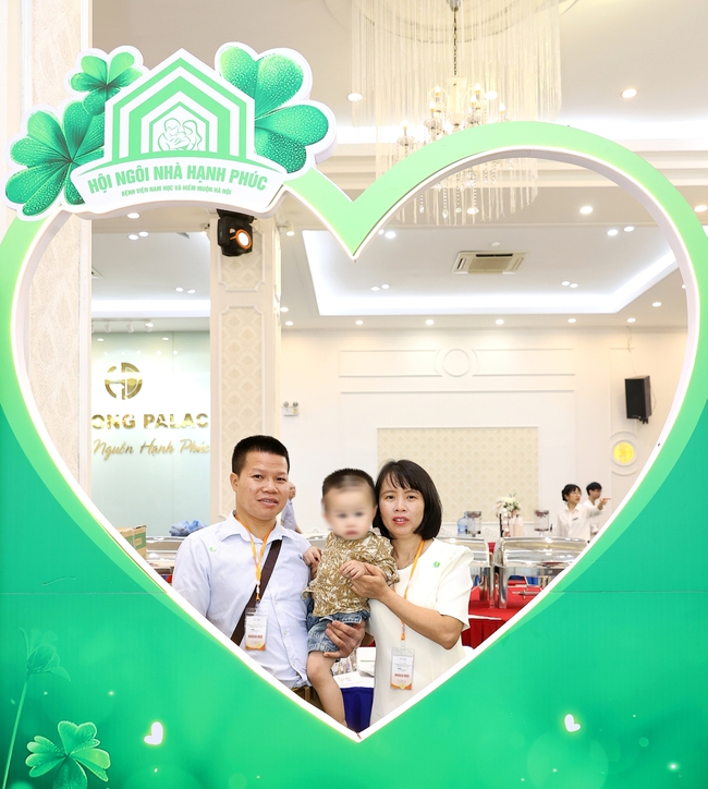 Hành trình 13 năm tìm con của cặp đôi lấy nhau vì yêu, chia tay và quay lại cũng vì 1 chữ yêu - Ảnh 2. Hành trình 13 năm tìm con của cặp đôi lấy nhau vì yêu, chia tay và quay lại cũng vì 1 chữ yêu - Ảnh 2.
