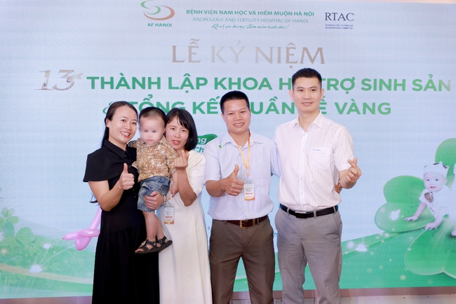 Hành trình 13 năm tìm con của cặp đôi lấy nhau vì yêu, chia tay và quay lại cũng vì 1 chữ yêu - Ảnh 3. Hành trình 13 năm tìm con của cặp đôi lấy nhau vì yêu, chia tay và quay lại cũng vì 1 chữ yêu - Ảnh 3.