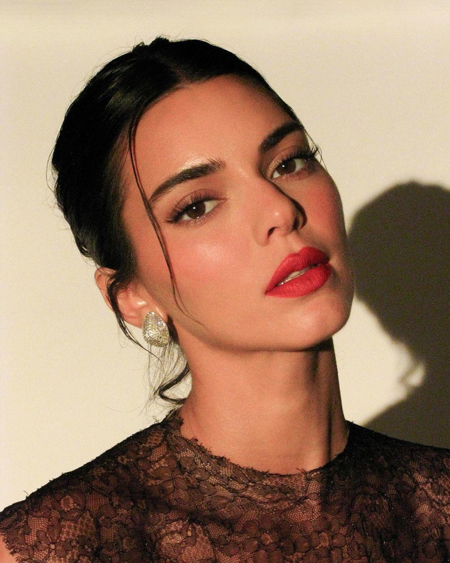 Bữa sáng chống già của Kendall Jenner: Chỉ chứa khoảng 200 calo nhưng cực kỳ đủ chất vừa bơm collagen vừa no lâu, gọn dáng! - Ảnh 3. Bữa sáng chống già của Kendall Jenner: Chỉ chứa khoảng 200 calo nhưng cực kỳ đủ chất vừa bơm collagen vừa no lâu, gọn dáng! - Ảnh 3.