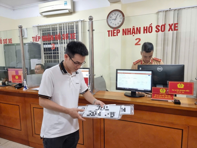 Sau sáp nhập tỉnh, người dân có phải đổi đăng ký xe, biển số xe không? - Ảnh 3. Sau sáp nhập tỉnh, người dân có phải đổi đăng ký xe, biển số xe không? - Ảnh 3.