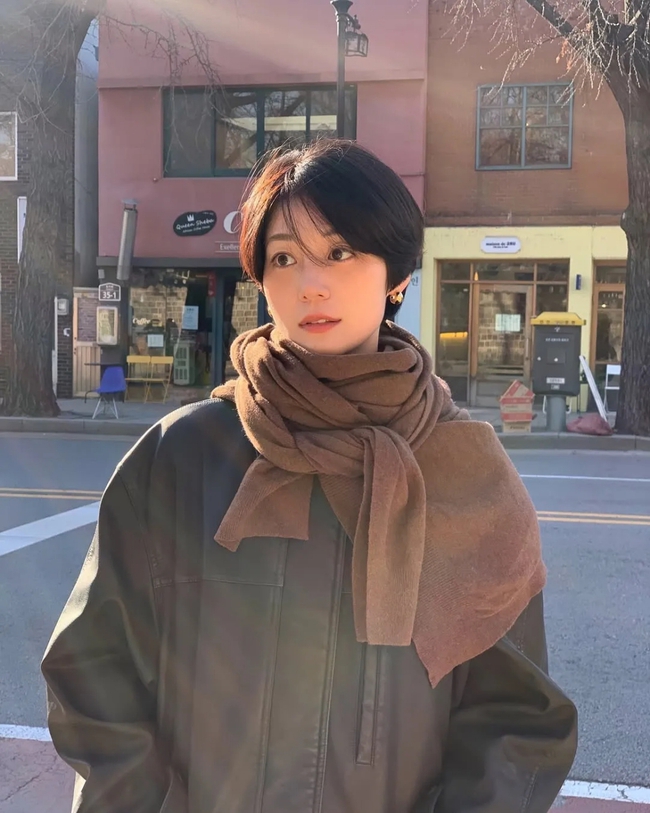 Kiểu tóc “Boy Bob” do Song Hye Kyo lăng xê đang gây sốt, hiệu quả trẻ hóa nhan sắc tuyệt vời - Ảnh 7.