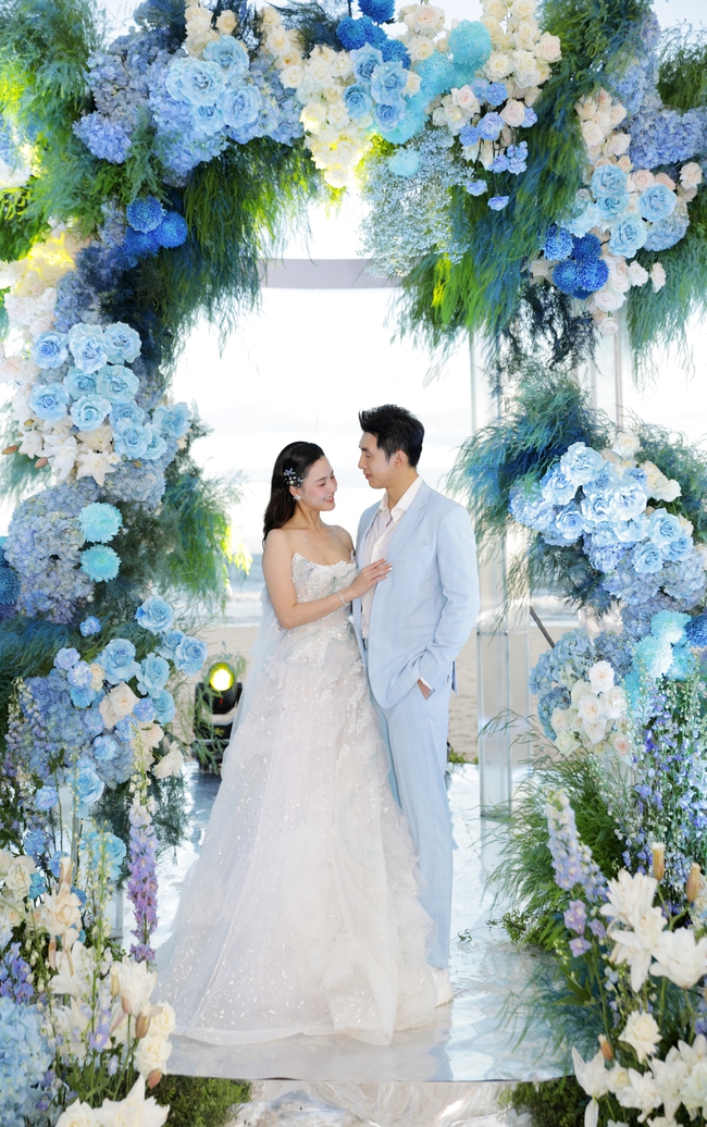 Cận cảnh bộ váy cưới lãng mạn mà đầy &quot;hiểm hóc&quot; của Midu trong &quot;tiệc cưới lần 2&quot; với chồng thiếu gia - Ảnh 4.