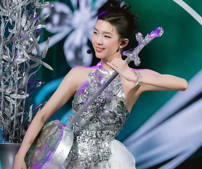 1 "em xinh" được cộng đồng mạng cổ vũ đi thi Hoa hậu vì quá đỗi xinh đẹp, hóa ra từng phải làm 1 việc để có visual lung linh như hiện tại - Ảnh 1. 1 "em xinh" được cộng đồng mạng cổ vũ đi thi Hoa hậu vì quá đỗi xinh đẹp, hóa ra từng phải làm 1 việc để có visual lung linh như hiện tại - Ảnh 1.