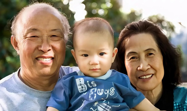 Tuổi 60, tôi nhận ra: Đừng bao giờ "bon miệng" nói 3 câu này trước mặt các cháu, hậu quả không tưởng tượng được! - Ảnh 1. Tuổi 60, tôi nhận ra: Đừng bao giờ "bon miệng" nói 3 câu này trước mặt các cháu, hậu quả không tưởng tượng được! - Ảnh 1.
