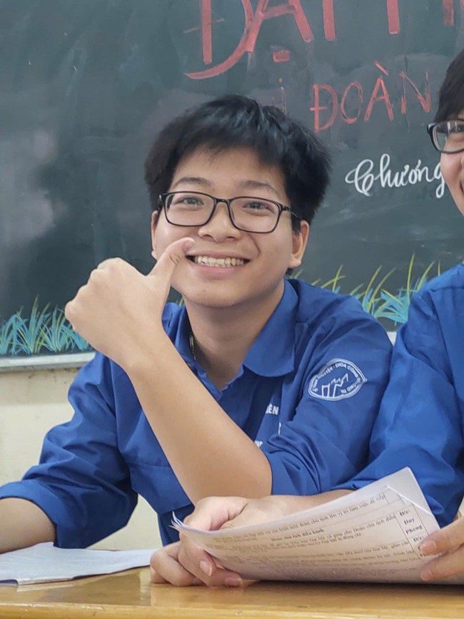 Nam sinh ĐỈNH nhất Hà Nội mùa thi năm nay: Thủ khoa tốt nghiệp, thủ khoa ĐGNL ĐHQG Hà Nội, top 4 đánh giá tư duy ĐH Bách Khoa- Giỏi gì giỏi thế? - Ảnh 3. Nam sinh ĐỈNH nhất Hà Nội mùa thi năm nay: Thủ khoa tốt nghiệp, thủ khoa ĐGNL ĐHQG Hà Nội, top 4 đánh giá tư duy ĐH Bách Khoa- Giỏi gì giỏi thế? - Ảnh 3.
