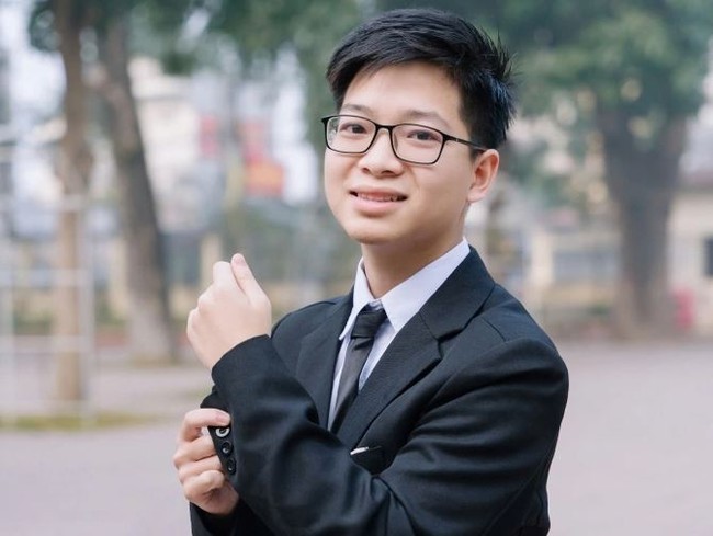 Nam sinh ĐỈNH nhất Hà Nội mùa thi năm nay: Thủ khoa tốt nghiệp, thủ khoa ĐGNL ĐHQG Hà Nội, top 4 đánh giá tư duy ĐH Bách Khoa- Giỏi gì giỏi thế? - Ảnh 1. Nam sinh ĐỈNH nhất Hà Nội mùa thi năm nay: Thủ khoa tốt nghiệp, thủ khoa ĐGNL ĐHQG Hà Nội, top 4 đánh giá tư duy ĐH Bách Khoa- Giỏi gì giỏi thế? - Ảnh 1.