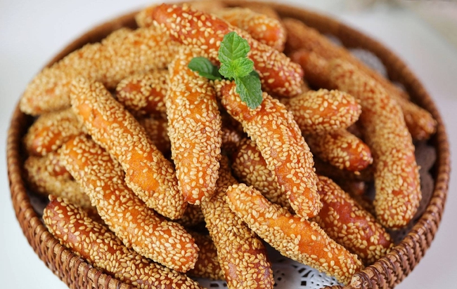 Món ngon mùa hè: Khoai lang chiên mè giòn tan, thơm ngọt lịm tim, ăn một miếng là “nghiện” - Ảnh 5. Món ngon mùa hè: Khoai lang chiên mè giòn tan, thơm ngọt lịm tim, ăn một miếng là “nghiện” - Ảnh 5.