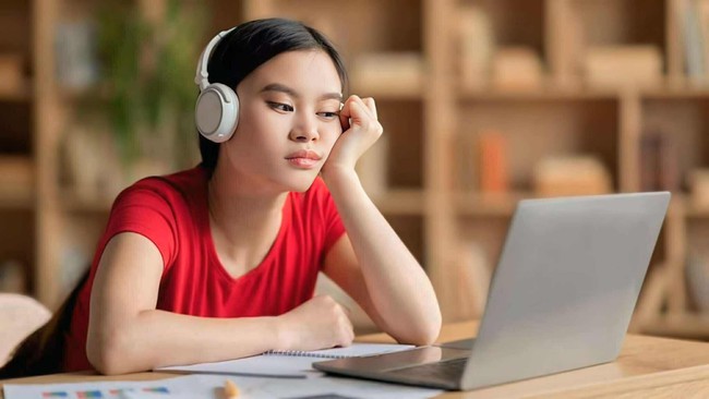 Thầy giáo nổi tiếng nói thẳng: Học IELTS đã thấm vào đâu mà coi là giỏi, cũng đừng khoe điểm IELTS của con lên mạng làm gì - Ảnh 2. Thầy giáo nổi tiếng nói thẳng: Học IELTS đã thấm vào đâu mà coi là giỏi, cũng đừng khoe điểm IELTS của con lên mạng làm gì - Ảnh 2.