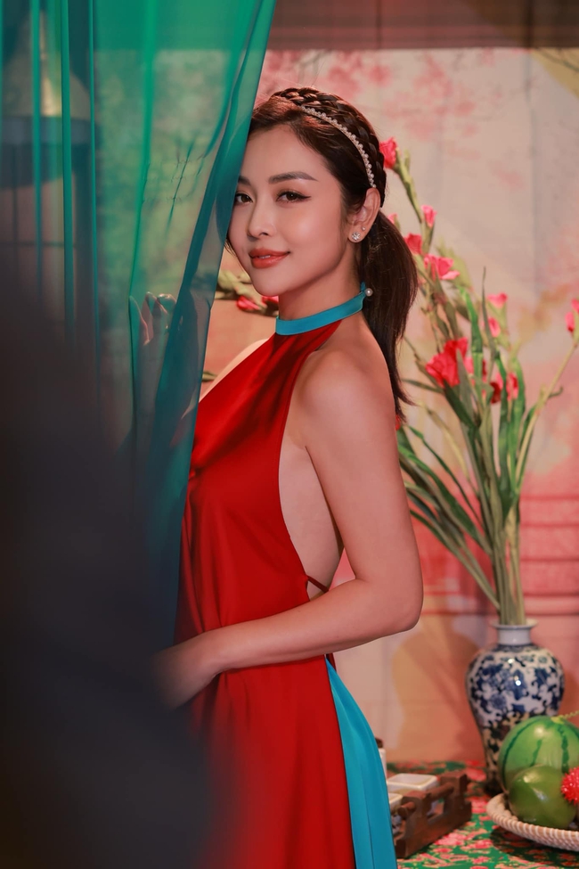 Mẹ 4 con Jennifer Phạm không sợ già, thích vẻ đẹp tuổi 40 hơn thuở đôi mươi: Có mẹo chăm sóc da an toàn, khoa học đáng học hỏi - Ảnh 3. Mẹ 4 con Jennifer Phạm không sợ già, thích vẻ đẹp tuổi 40 hơn thuở đôi mươi: Có mẹo chăm sóc da an toàn, khoa học đáng học hỏi - Ảnh 3.