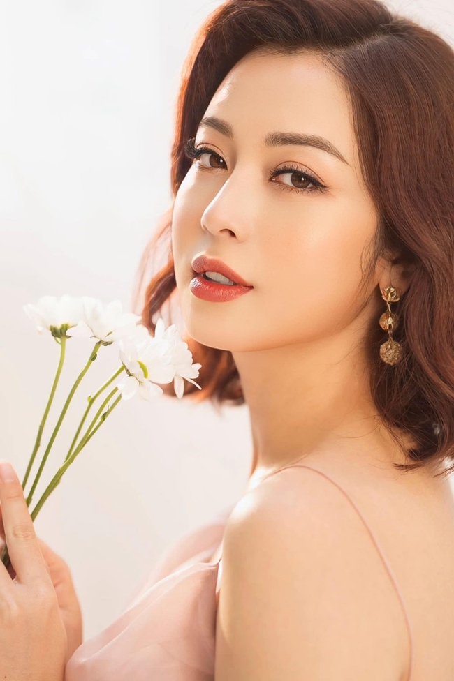 Mẹ 4 con Jennifer Phạm không sợ già, thích vẻ đẹp tuổi 40 hơn thuở đôi mươi: Có mẹo chăm sóc da an toàn, khoa học đáng học hỏi - Ảnh 1. Mẹ 4 con Jennifer Phạm không sợ già, thích vẻ đẹp tuổi 40 hơn thuở đôi mươi: Có mẹo chăm sóc da an toàn, khoa học đáng học hỏi - Ảnh 1.