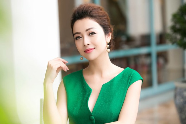 Mẹ chồng 1 nàng Hậu Việt đã giàu sụ còn học hành quá đỉnh: Xem liệt kê thành tích mà choáng! - Ảnh 1. Mẹ chồng 1 nàng Hậu Việt đã giàu sụ còn học hành quá đỉnh: Xem liệt kê thành tích mà choáng! - Ảnh 1.