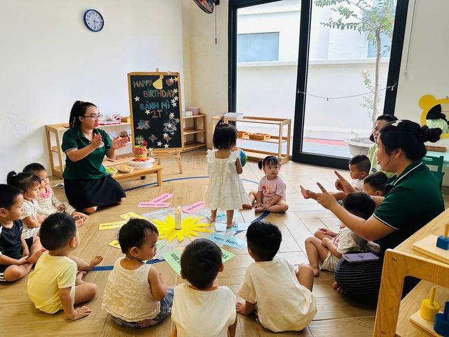 Ở TP.HCM, có ngôi trường xinh như mơ với cách tổ chức sinh nhật cho trẻ cực độc lạ: Nhìn chiếc bánh là thấy tình yêu thương! - Ảnh 17.
