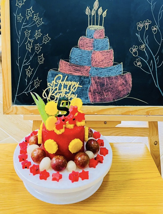Ở TP.HCM, có ngôi trường xinh như mơ với cách tổ chức sinh nhật cho trẻ cực độc lạ: Nhìn chiếc bánh là thấy tình yêu thương! - Ảnh 8.