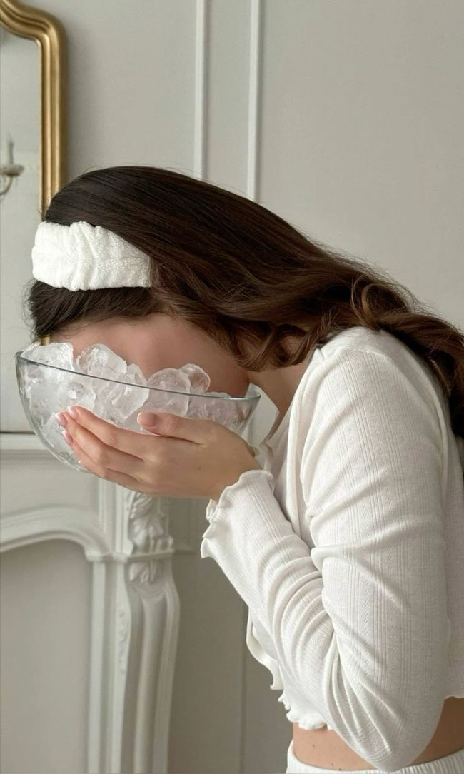 Làm đẹp bằng nước đá: Xu hướng mới giúp săn chắc da, nhưng liệu có an toàn? - Ảnh 2. Làm đẹp bằng nước đá: Xu hướng mới giúp săn chắc da, nhưng liệu có an toàn? - Ảnh 2.