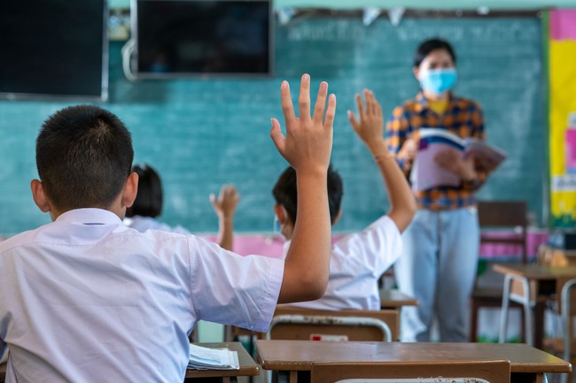 Quan sát trường công, bà mẹ TP.HCM có ý kiến gây tranh cãi: Môi trường này phần lớn phục vụ gia đình có thu nhập trung bình và khá? - Ảnh 2. Quan sát trường công, bà mẹ TP.HCM có ý kiến gây tranh cãi: Môi trường này phần lớn phục vụ gia đình có thu nhập trung bình và khá? - Ảnh 2.