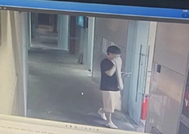 Vụ việc &quot;nhà vệ sinh nữ&quot; đáng xấu hổ của nghiên cứu sinh Đại học danh tiếng: Học vấn không bằng nhân phẩm - Ảnh 1.
