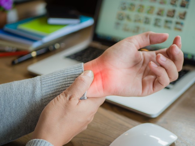 Ngồi bán hàng cả ngày, không vận động, thức khuya, stress vì đơn ế: Đây là 5 căn bệnh âm thầm "đánh gục" người bán hàng online! - Ảnh 2. Ngồi bán hàng cả ngày, không vận động, thức khuya, stress vì đơn ế: Đây là 5 căn bệnh âm thầm "đánh gục" người bán hàng online! - Ảnh 2.
